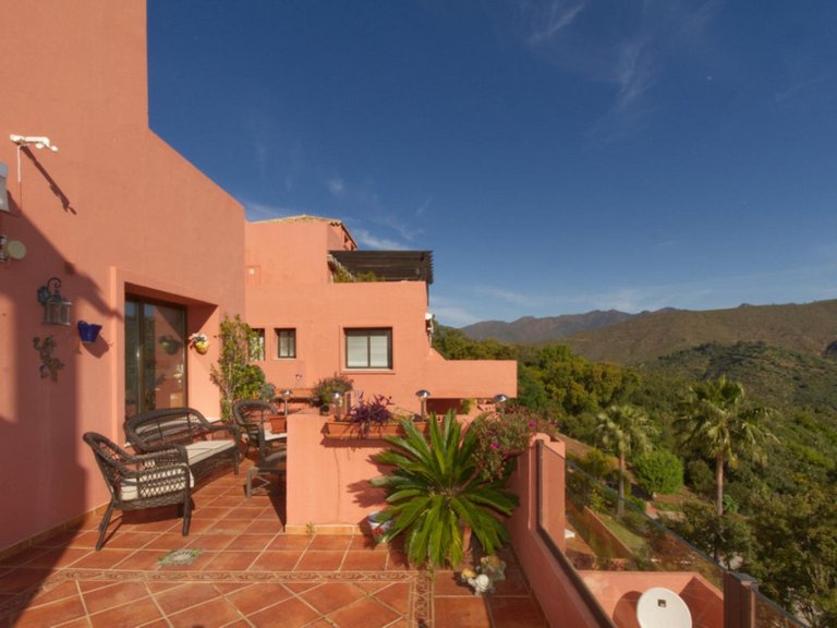 Apartment for Sale in La Mairena, Malaga 6