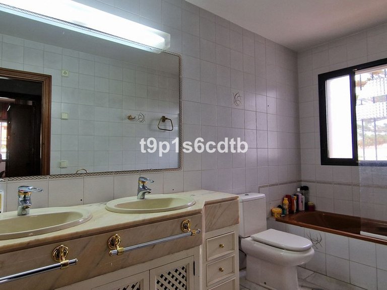 Villa for Sale in Marbella, Malaga 26