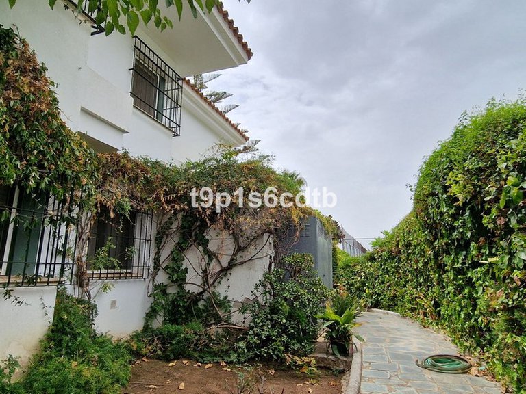 Villa for Sale in Marbella, Malaga 42