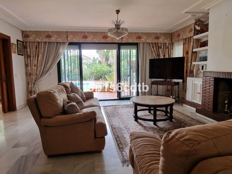 Villa for Sale in Marbella, Malaga 8