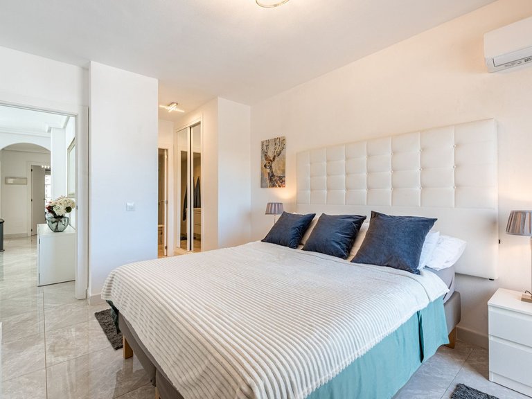 Apartment for Sale in Nueva Andalucía, Malaga 11