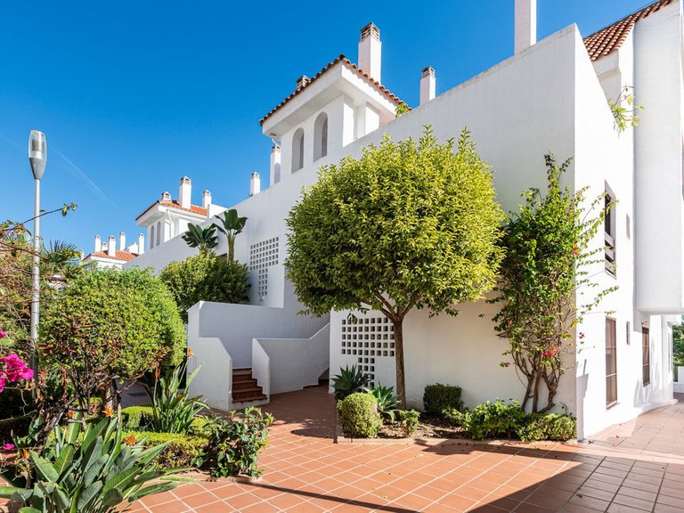 Apartment for Sale in Nueva Andalucía, Malaga 13