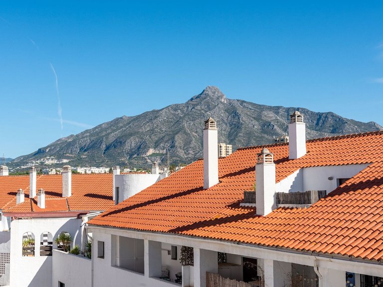 Apartment for Sale in Nueva Andalucía, Malaga 17