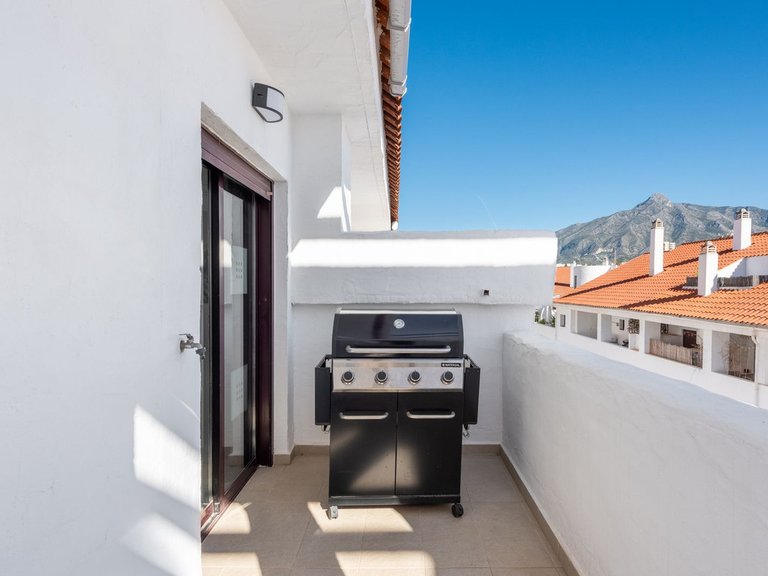 Apartment for Sale in Nueva Andalucía, Malaga 20