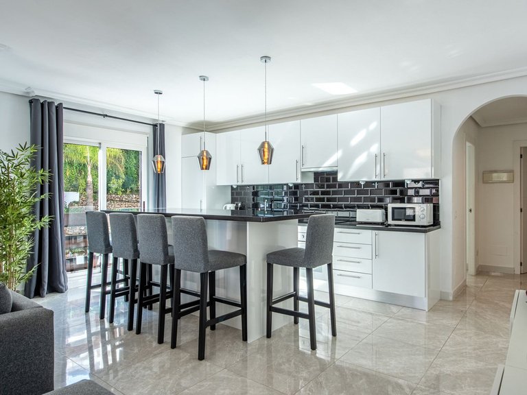 Apartment for Sale in Nueva Andalucía, Malaga 5