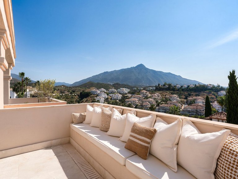 Apartment for Sale in Nueva Andalucía, Malaga 1