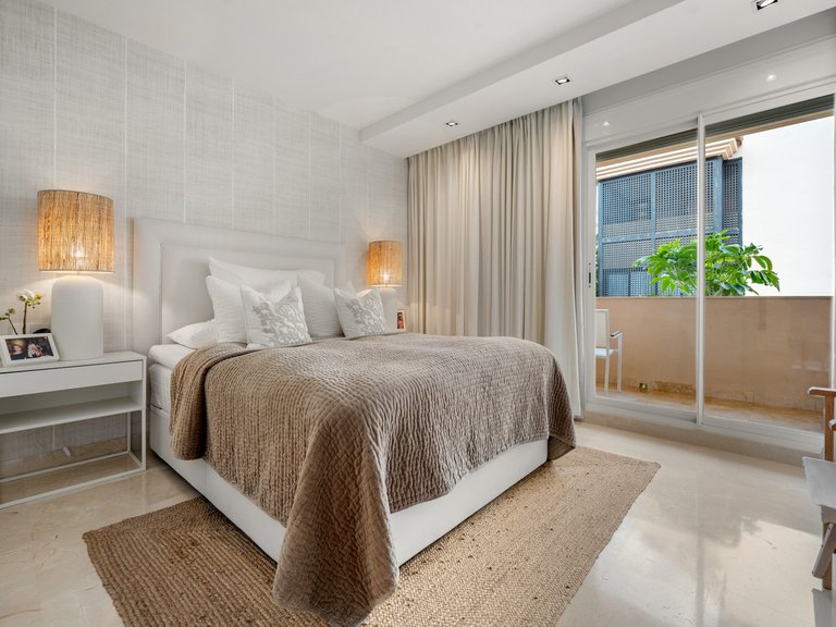 Apartment for Sale in Nueva Andalucía, Malaga 17