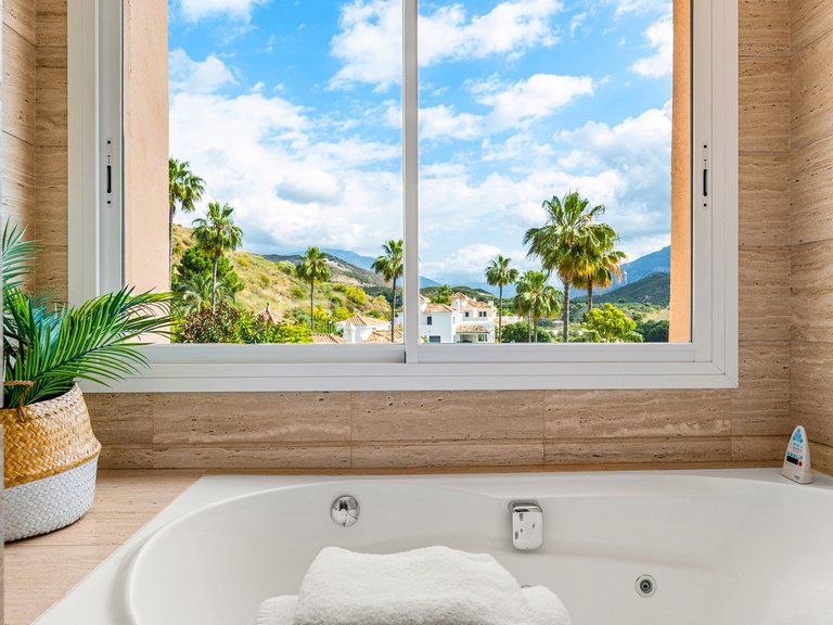 Apartment for Sale in Nueva Andalucía, Malaga 19