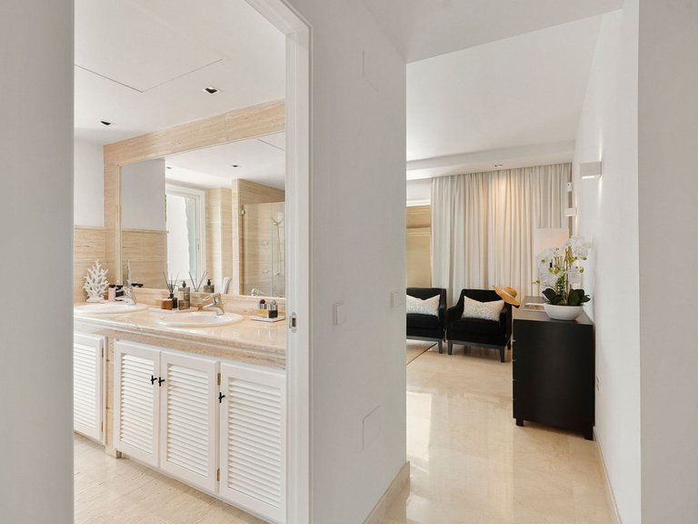 Apartment for Sale in Nueva Andalucía, Malaga 23