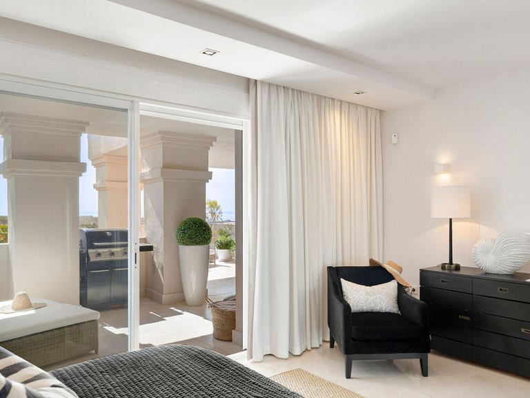 Apartment for Sale in Nueva Andalucía, Malaga 25