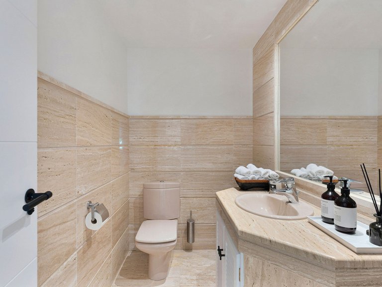 Apartment for Sale in Nueva Andalucía, Malaga 27