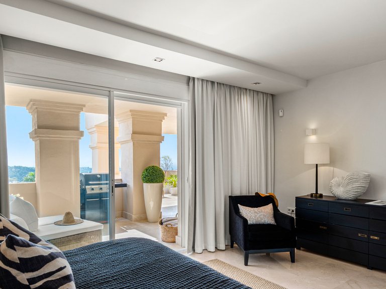 Apartment for Sale in Nueva Andalucía, Malaga 28