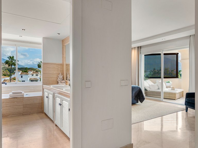 Apartment for Sale in Nueva Andalucía, Malaga 29