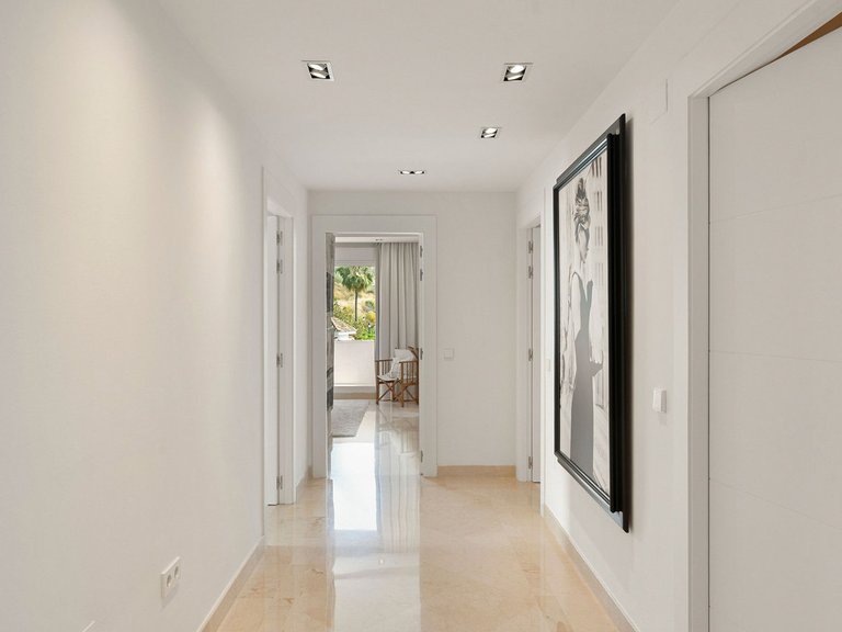 Apartment for Sale in Nueva Andalucía, Malaga 32