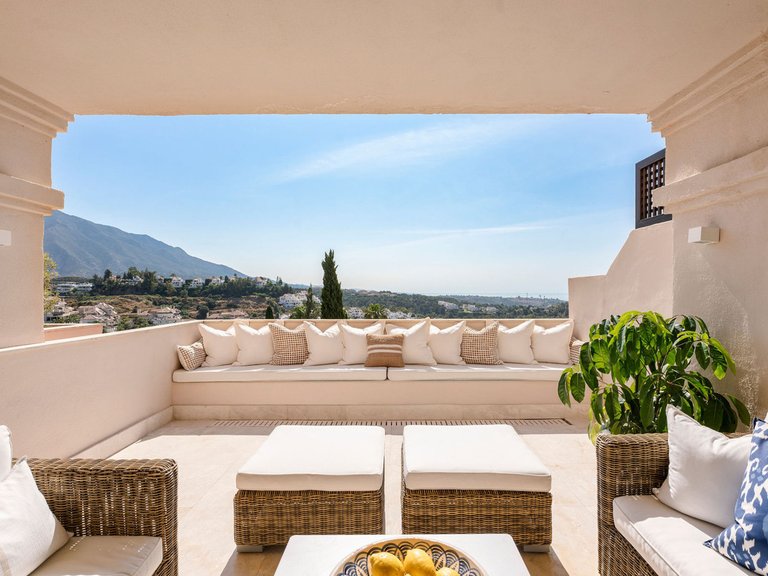 Apartment for Sale in Nueva Andalucía, Malaga 35