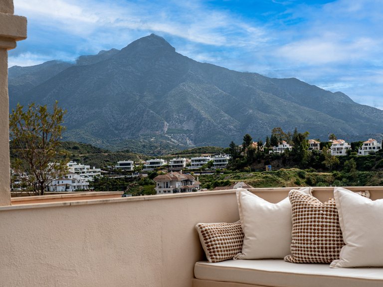 Apartment for Sale in Nueva Andalucía, Malaga 38