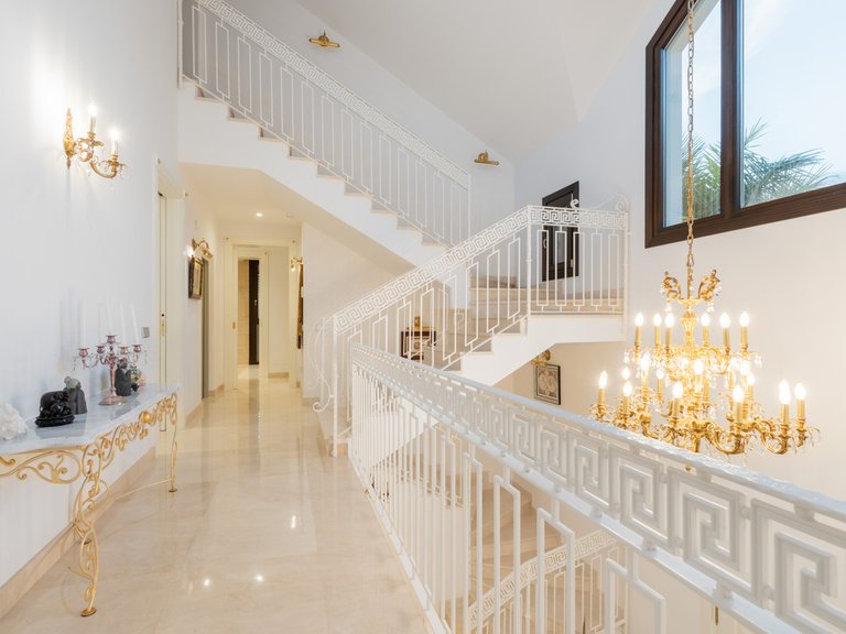 Villa for Sale in Estepona, Malaga 12