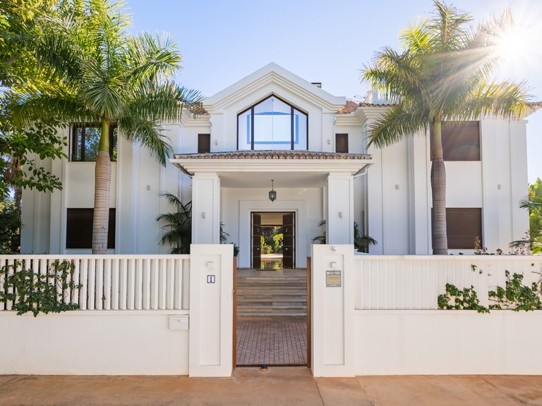 Villa for Sale in Estepona, Malaga 13