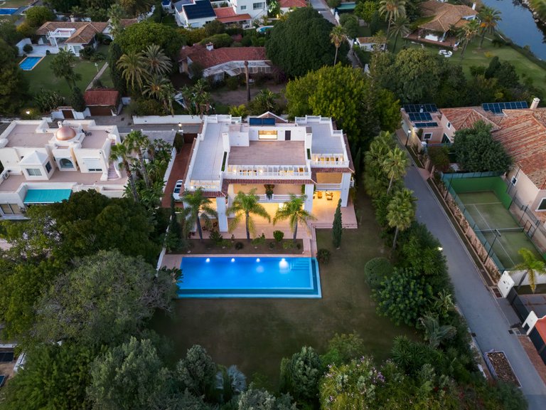 Villa for Sale in Estepona, Malaga 2