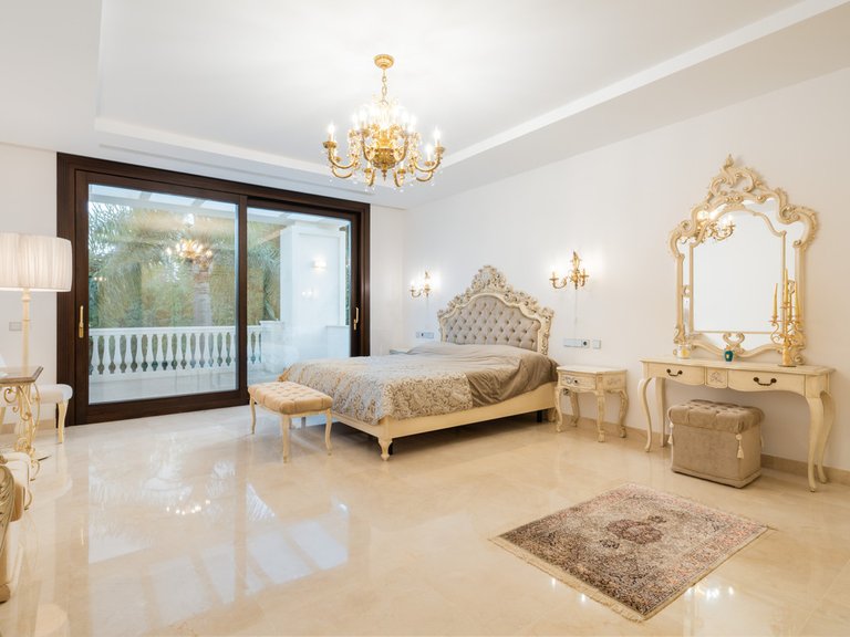 Villa for Sale in Estepona, Malaga 8