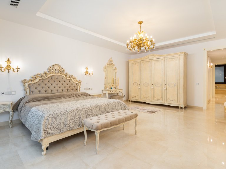 Villa for Sale in Estepona, Malaga 9