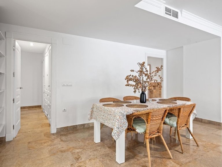 Apartment for Sale in The Golden Mile, Malaga 11