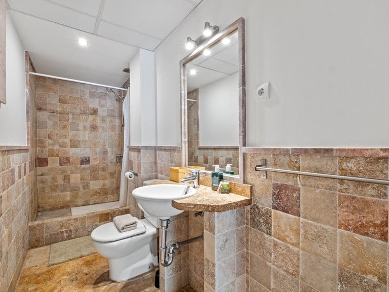 Apartment for Sale in The Golden Mile, Malaga 12