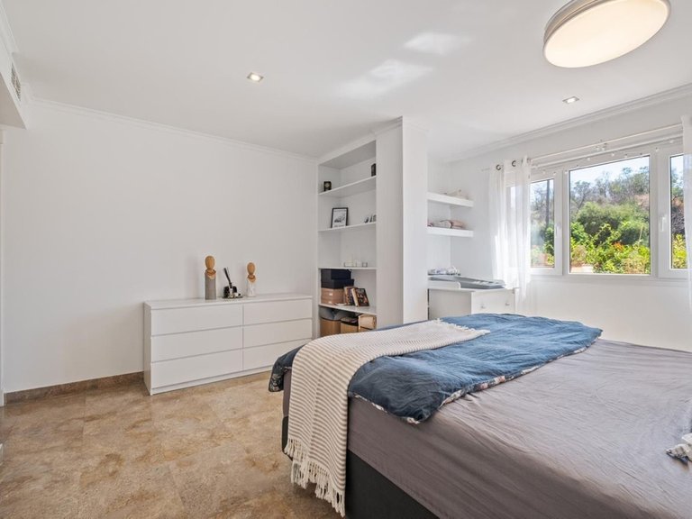 Apartment for Sale in The Golden Mile, Malaga 13