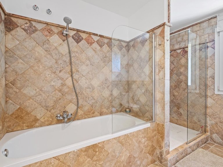 Apartment for Sale in The Golden Mile, Malaga 16