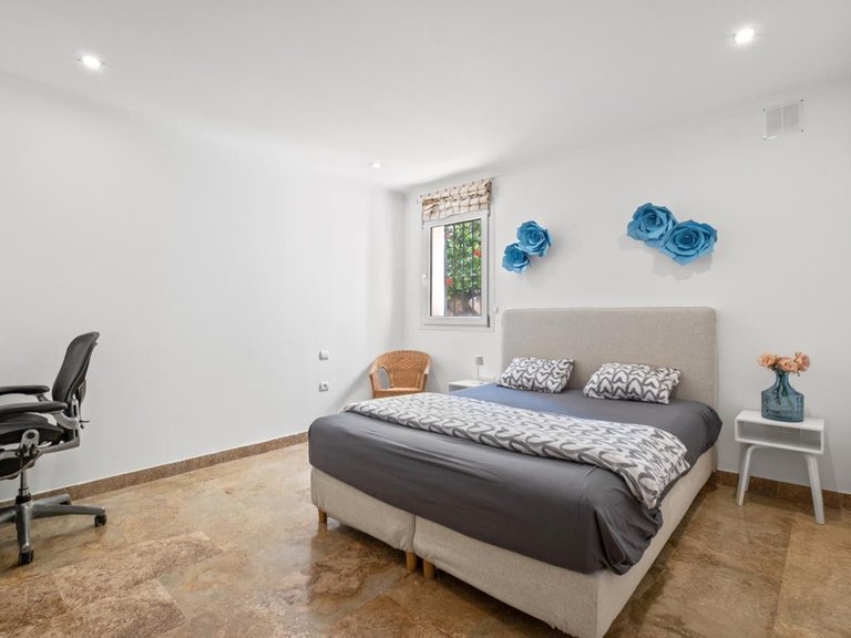 Apartment for Sale in The Golden Mile, Malaga 19