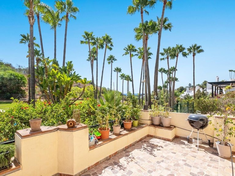 Apartment for Sale in The Golden Mile, Malaga 2