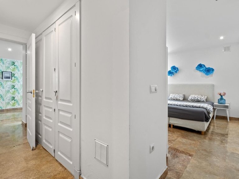 Apartment for Sale in The Golden Mile, Malaga 20