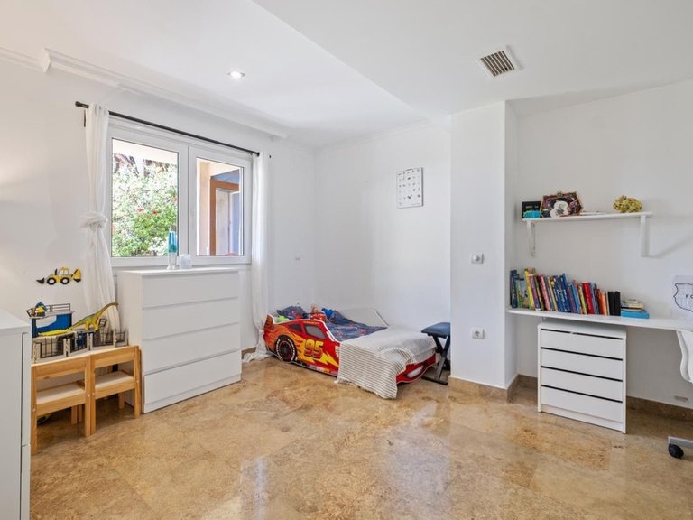Apartment for Sale in The Golden Mile, Malaga 23