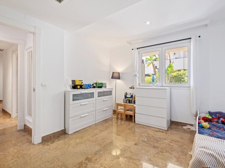 Apartment for Sale in The Golden Mile, Malaga 24
