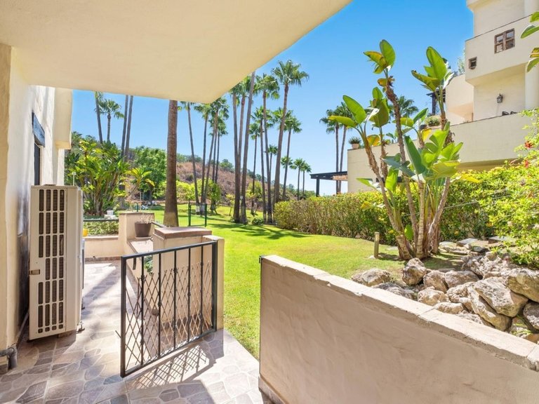 Apartment for Sale in The Golden Mile, Malaga 25