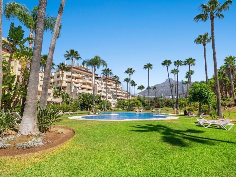 Apartment for Sale in The Golden Mile, Malaga 26