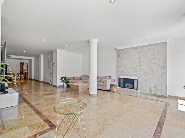 Apartment for Sale in The Golden Mile, Malaga 6