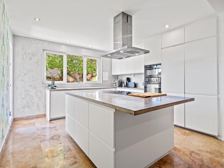 Apartment for Sale in The Golden Mile, Malaga 9