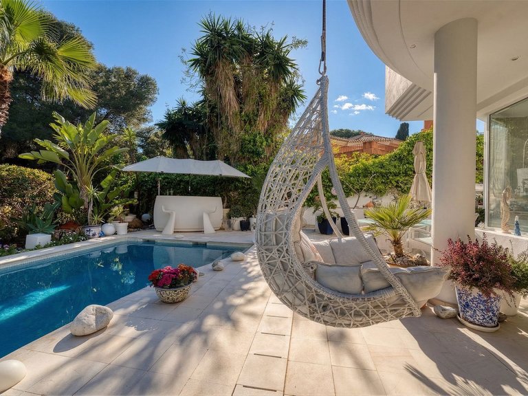 Villa for Sale in New Golden Mile, Malaga 10