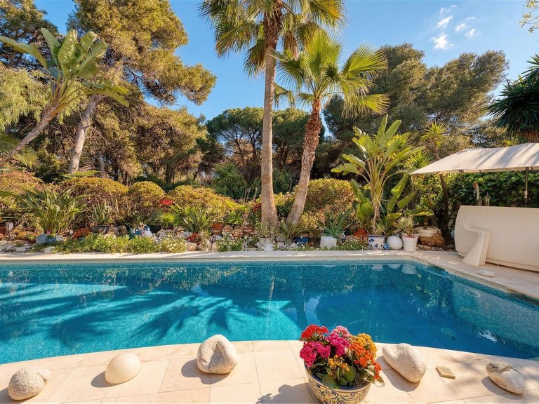 Villa for Sale in New Golden Mile, Malaga 11