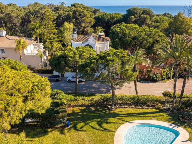 Villa for Sale in New Golden Mile, Malaga 12