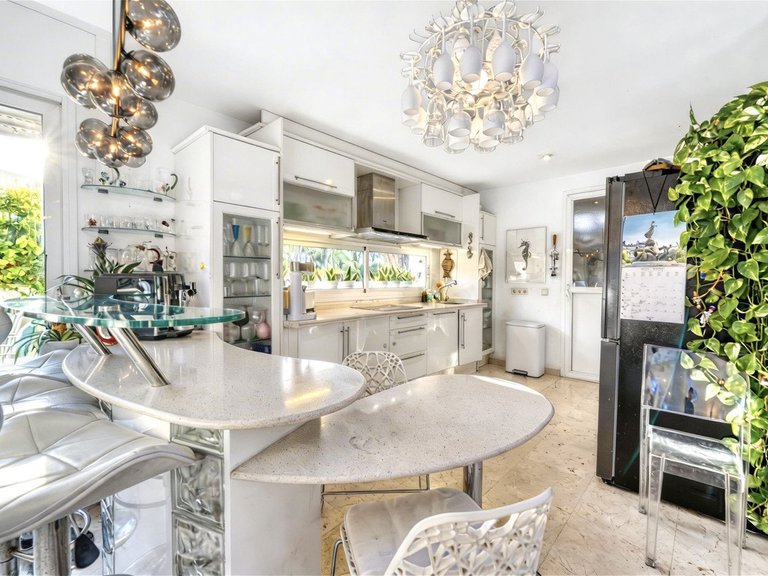 Villa for Sale in New Golden Mile, Malaga 13