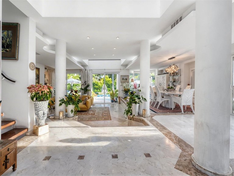 Villa for Sale in New Golden Mile, Malaga 15