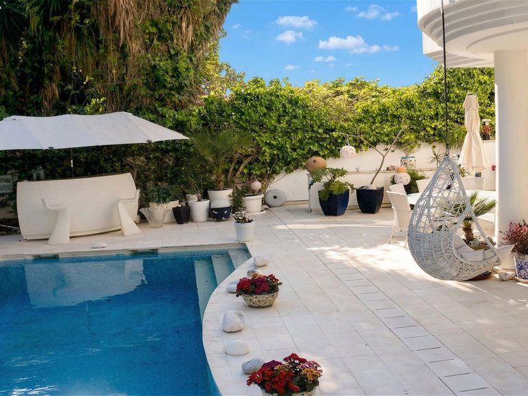 Villa for Sale in New Golden Mile, Malaga 2