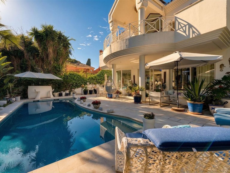 Villa for Sale in New Golden Mile, Malaga 20