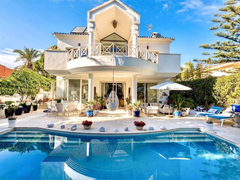 Villa for Sale in New Golden Mile, Malaga 28