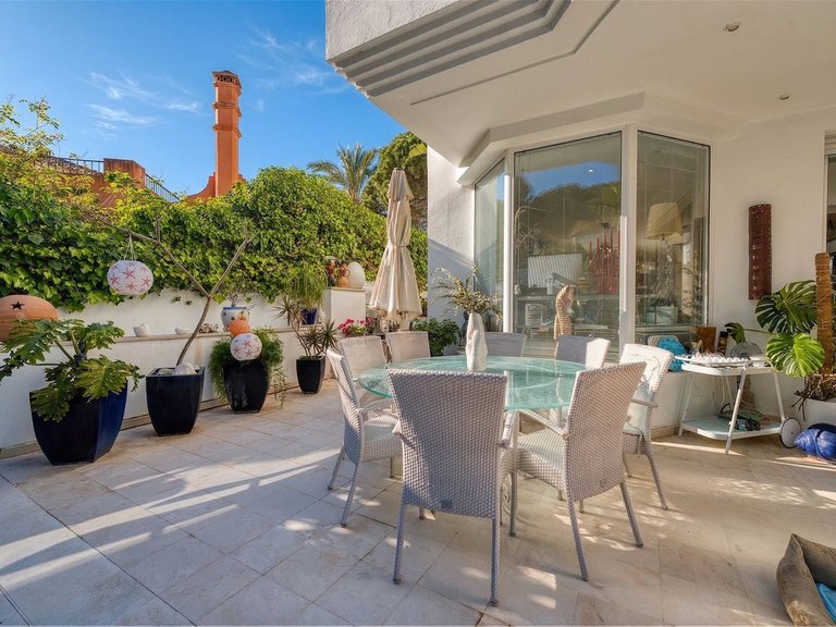 Villa for Sale in New Golden Mile, Malaga 35
