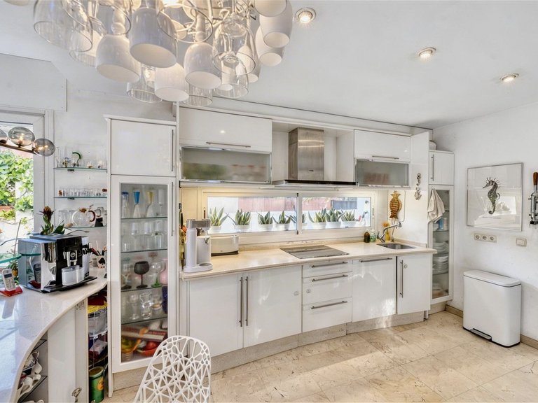 Villa for Sale in New Golden Mile, Malaga 40