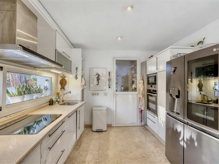 Villa for Sale in New Golden Mile, Malaga 6