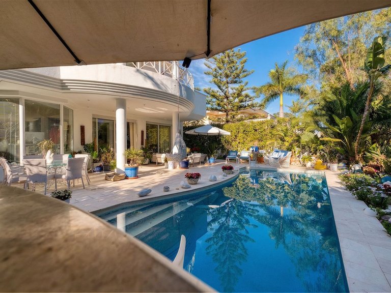 Villa for Sale in New Golden Mile, Malaga 9